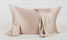 Load image into Gallery viewer, Blush Silks Pure Mulberry Silk Pillowcase - CHAMPAGNE