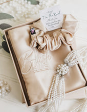 Load image into Gallery viewer, Blush Silks Pure Mulberry Silk Pillowcase - CHAMPAGNE